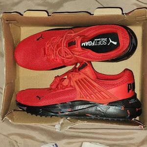 Mens puma tennis shoe